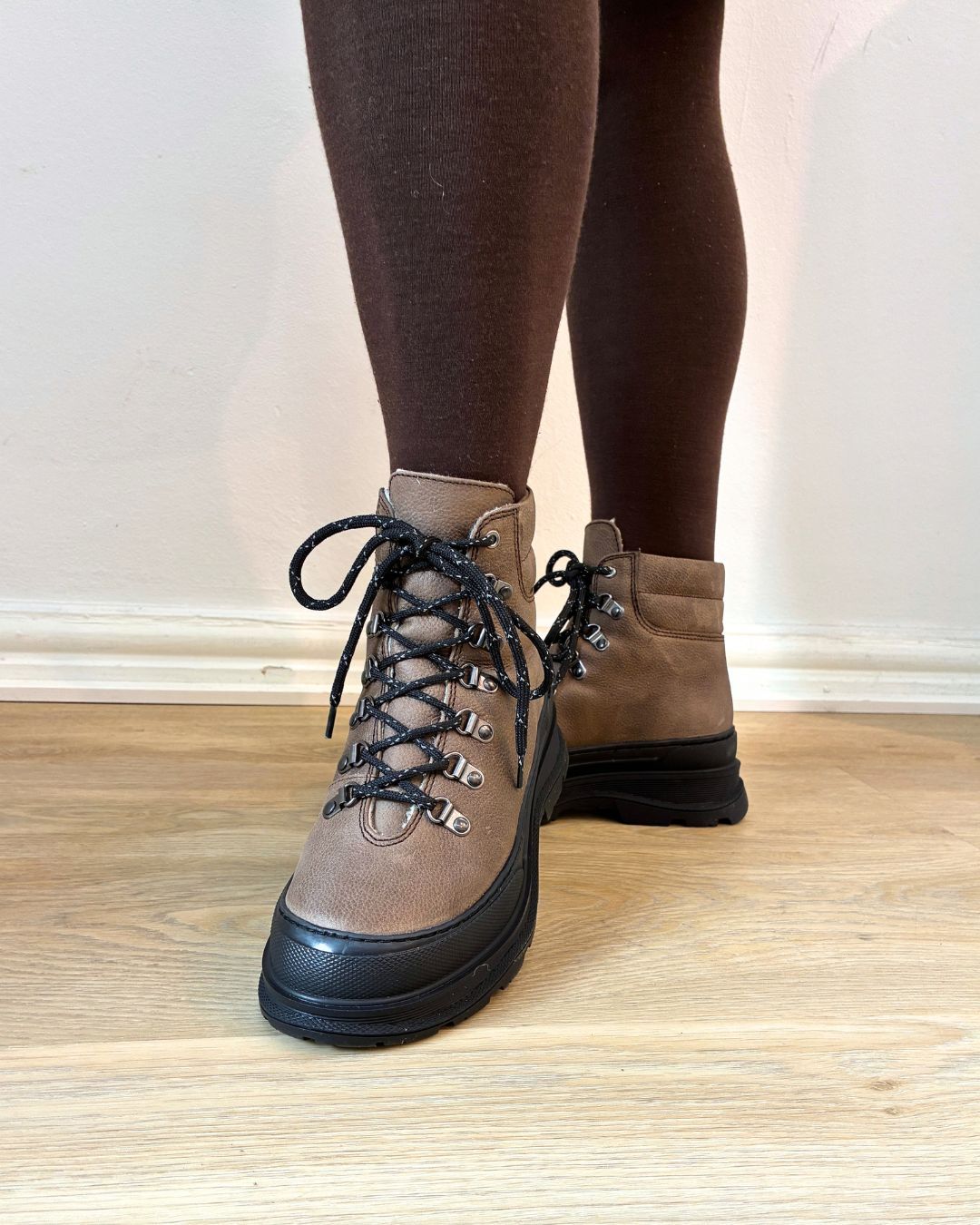 Saana hiking boot skywalker grey