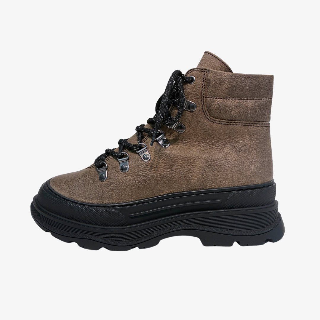 Saana hiking boot skywalker grey