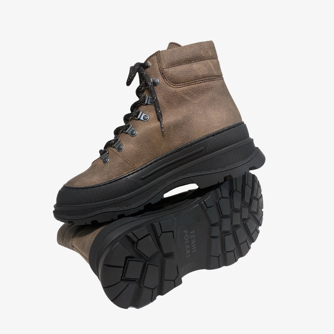 Saana hiking boot skywalker grey