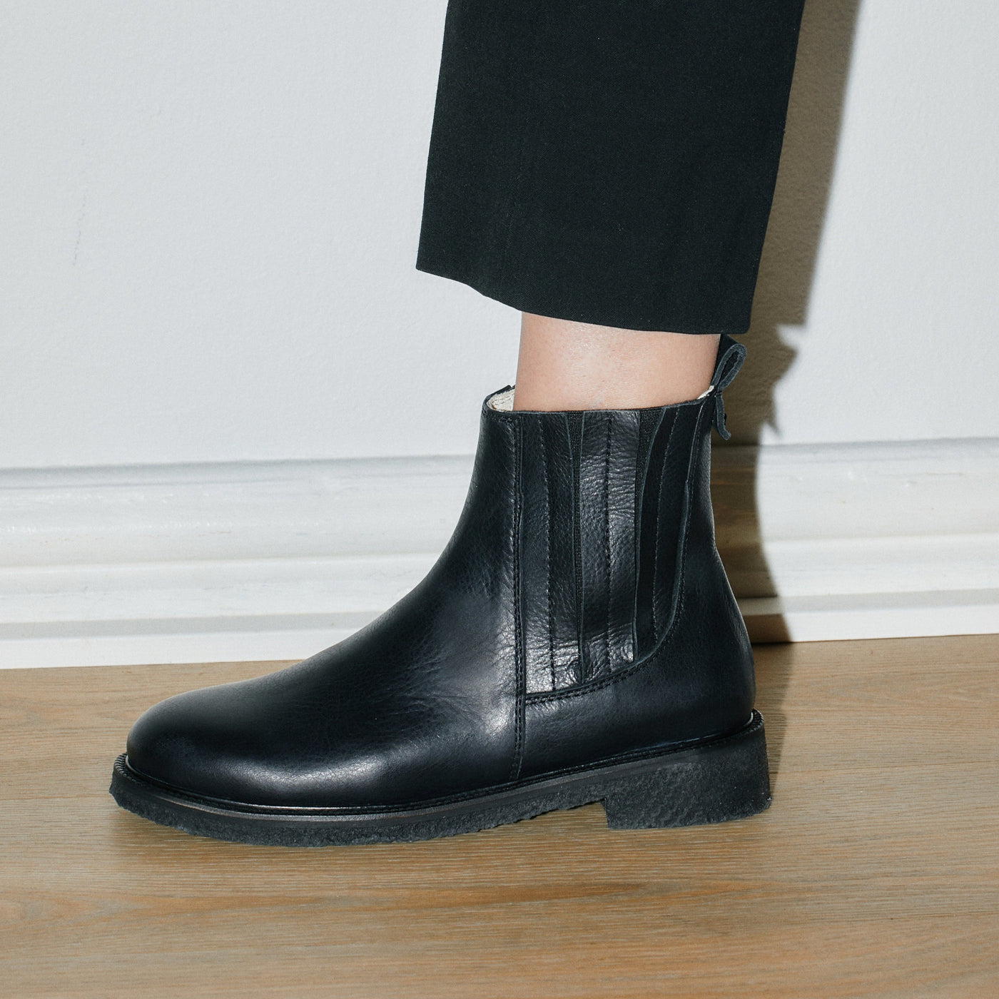Chelsea crepe boot black