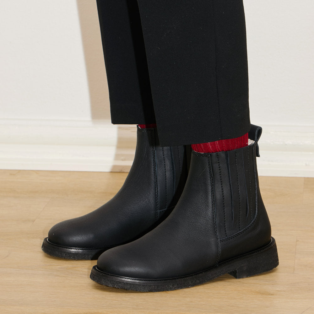 Chelsea crepe boot black