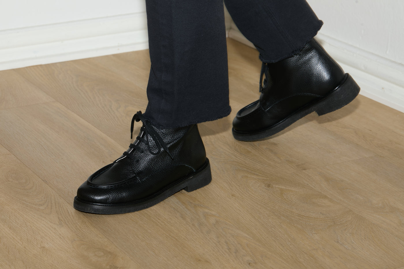 Thelma crepe boot black
