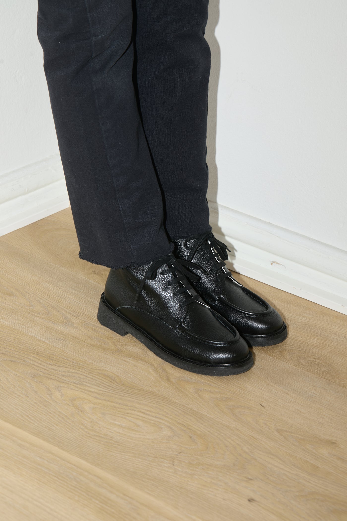 Thelma crepe boot black