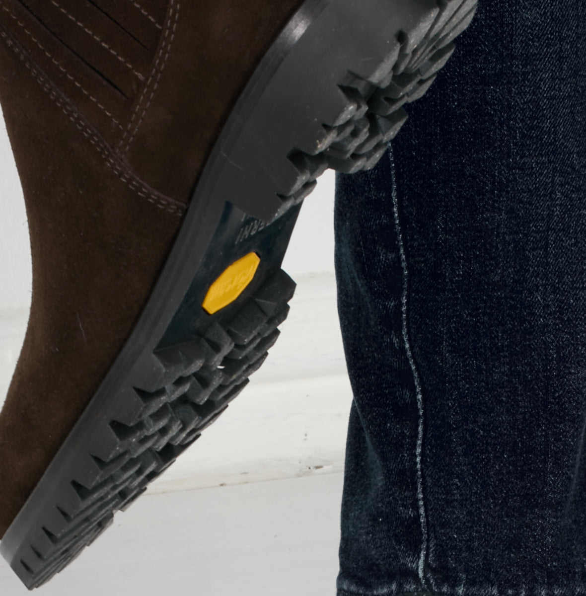 Men Chelsea Vibram Boot Black